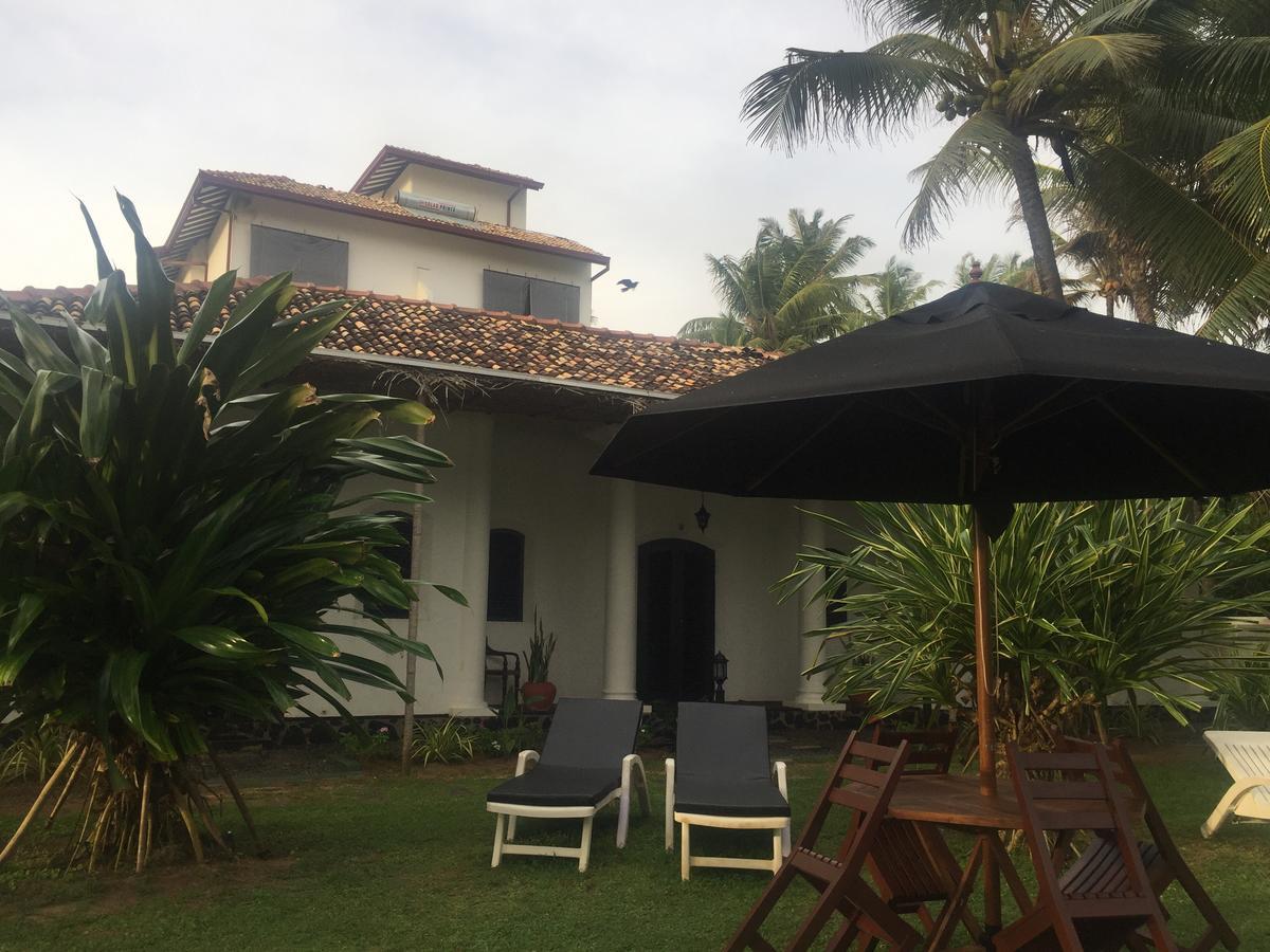 Villa Tissa Beach Resort Уелигама Екстериор снимка
