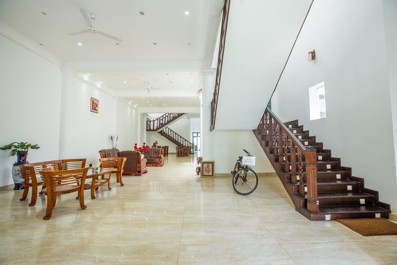 Villa Tissa Beach Resort Уелигама Екстериор снимка