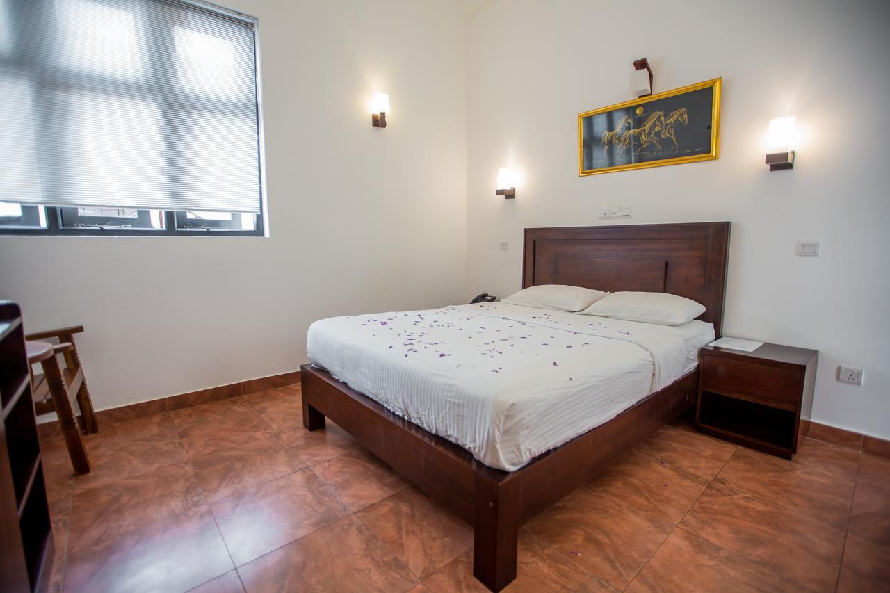 Villa Tissa Beach Resort Уелигама Екстериор снимка