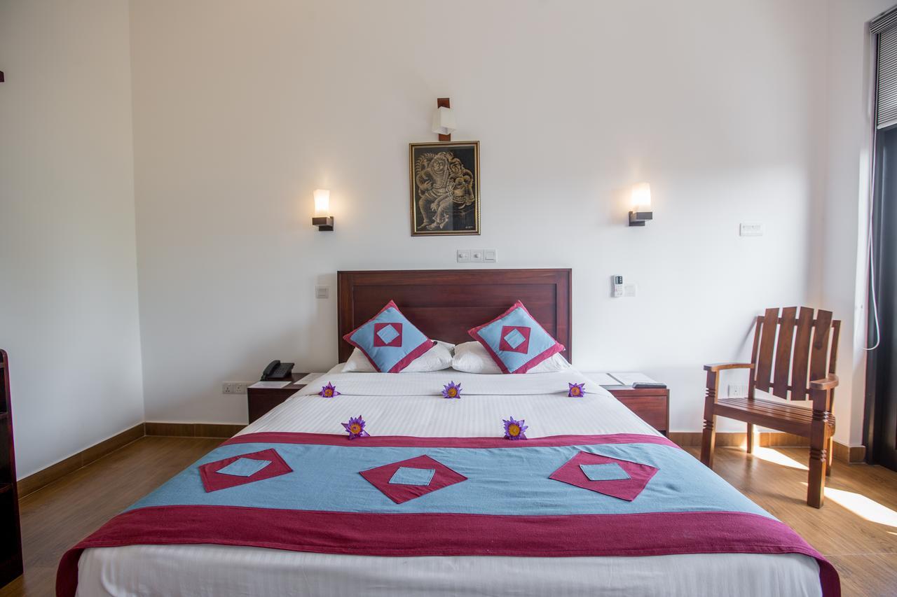 Villa Tissa Beach Resort Уелигама Екстериор снимка